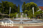 22.06.2026,  Bad Wörishofen im Allgäu, Brunnen mit Wasserspiel am Kneipp-Brunnen, mit Sebastian-Kneipp-Denkmal am Denkmalplatz zu Ehren des berühmten Sohnes der Stadt.  Sebastian Anton Kneipp (geboren am 17. Mai 1821 in Stephansried in Oberschwaben; gestorben am 17. Juni 1897 in Wörishofen) war ein deutscher römisch-katholischer Priester aus Bayerisch-Schwaben, der als Kaltwassertherapie betreibender Hydrotherapeut und auch Naturheilkundler bekannt geworden ist. Er ist Namensgeber der Kneipp-Medizin und der Wasserkur mit dem Wassertreten, die schon früher angewandt, aber durch ihn erst populär wurde. 
