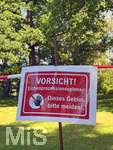 22.06.2026, Warnschild vor Eichenprozessionsspinner bei Bad Wörishofen, Ort: Wassertretanlage beim Kurpark an der Strasse nach Schöneschach.