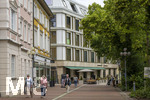 23.06.2026, Bad Wörishofen (Unterallgäu), Fussgängerzone, Das Stammhaus, die neue Wohnanlage mitten in der Stadt an der Promenade, dort hat sich auch eine neue Gastronomie niedergelassen, Bäckerei Häussler direkt in erster Reihe.