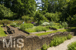 24.06.2026,  Kurpark in Bad Wörishofen (Bayern),  der schön angelegte Kneipp-Kräutergarten mit den bekanntesten Heilkräutern in der Heilkunde.