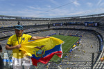 25.06.2026, Fussball Weltmeisterschaft 2026 in den USA, 3.Spieltag Gruppe E, Ecuador - Deutschland, im MetLife Stadium (New York/New Jersey, East Rutherford), Stadionübersicht, Totale, Übersicht, Vogelperspektive, Innenansicht, vor dem Spiel  mit einem Fan von Ecuador 