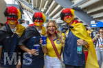 25.06.2026, Fussball Weltmeisterschaft 2026 in den USA, 3.Spieltag Gruppe E, Ecuador - Deutschland, im MetLife Stadium (New York/New Jersey, East Rutherford), Deutsche Fans verbrüdern sich vor dem Spiel mit einer Ecuadorianerin.
