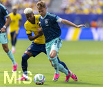 25.06.2026, Fussball Weltmeisterschaft 2026 in den USA, 3.Spieltag Gruppe E, Ecuador - Deutschland, im MetLife Stadium (New York/New Jersey, East Rutherford), v.li: Nilson Angulo (Equador) gegen Joshua Kimmich (Deutschland) 
