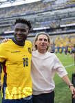 25.06.2026, Fussball Weltmeisterschaft 2026 in den USA, 3.Spieltag Gruppe E, Ecuador - Deutschland, im MetLife Stadium (New York/New Jersey, East Rutherford), v.li: Jordi Caicedo (Ecuador) schlussjubel mit Trainer Sebastian Andres Beccacece (Equador) 
