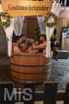 26.06.2026,  Frundsbergfest Mindelheim 2026, ein bekanntes Historisches-Fest im Unterallgäu mit tausenden Mitwirkenden. Die Kreisstadt Mindelheim kehrt für eine Woche ins Mittelalter zurück und feiert ihre historische Geschichte. Am ersten Freitag ist Stimmungsvolles Altstadtfest und Lagerleben in den Gassen und Strassen der Innenstadt angesagt. Im Lager der Stadtwache sorgt ein Holzzuber mit Wasser für willkommene Erfrischung.