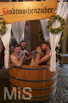 26.06.2026,  Frundsbergfest Mindelheim 2026, ein bekanntes Historisches-Fest im Unterallgäu mit tausenden Mitwirkenden. Die Kreisstadt Mindelheim kehrt für eine Woche ins Mittelalter zurück und feiert ihre historische Geschichte. Am ersten Freitag ist Stimmungsvolles Altstadtfest und Lagerleben in den Gassen und Strassen der Innenstadt angesagt. Im Lager der Stadtwache sorgt ein Holzzuber mit Wasser für willkommene Erfrischung.
