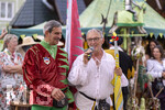 27.06.2026,  Frundsbergfest Mindelheim 2026, ein bekanntes Historisches-Fest im Unterallgäu mit tausenden Mitwirkenden. Die Kreisstadt Mindelheim kehrt für eine Woche ins Mittelalter zurück und feiert ihre historische Geschichte. Stimmungsvolles Altstadtfest und Lagerleben in den Gassen und Strassen. Fahnenschwinger Sbandieratori Sansepolcro, aus Italien am Marienplatz. re: Vorstand der Gruppe Guiseppe del Barna mit Luigi Rigoni (li). 