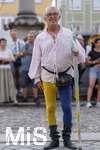 27.06.2026,  Frundsbergfest Mindelheim 2026, ein bekanntes Historisches-Fest im Unterallgäu mit tausenden Mitwirkenden. Die Kreisstadt Mindelheim kehrt für eine Woche ins Mittelalter zurück und feiert ihre historische Geschichte. Stimmungsvolles Altstadtfest und Lagerleben in den Gassen und Strassen. Fahnenschwinger Sbandieratori Sansepolcro, aus Italien am Marienplatz. Vorstand der Gruppe Guiseppe del Barna. 
