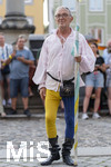 27.06.2026,  Frundsbergfest Mindelheim 2026, ein bekanntes Historisches-Fest im Unterallgäu mit tausenden Mitwirkenden. Die Kreisstadt Mindelheim kehrt für eine Woche ins Mittelalter zurück und feiert ihre historische Geschichte. Stimmungsvolles Altstadtfest und Lagerleben in den Gassen und Strassen. Fahnenschwinger Sbandieratori Sansepolcro, aus Italien am Marienplatz. Vorstand der Gruppe Guiseppe del Barna.