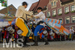 27.06.2026,  Frundsbergfest Mindelheim 2026, ein bekanntes Historisches-Fest im Unterallgäu mit tausenden Mitwirkenden. Die Kreisstadt Mindelheim kehrt für eine Woche ins Mittelalter zurück und feiert ihre historische Geschichte. Stimmungsvolles Altstadtfest und Lagerleben in den Gassen und Strassen. Fahnenschwinger Sbandieratori Sansepolcro, aus Italien am Marienplatz