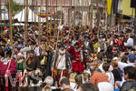 28.06.2026,  Frundsbergfest Mindelheim 2026, ein bekanntes Historisches-Fest im Unterallgäu mit tausenden Mitwirkenden. Die Kreisstadt Mindelheim kehrt für eine Woche ins Mittelalter zurück und feiert ihre historische Geschichte. Am heutigen Sonntag zieht sich der Historische Festzug durch die geschmückte Altstatdt. Am Ende der Gewalthaufen.