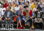 28.06.2026,  Frundsbergfest Mindelheim 2026, ein bekanntes Historisches-Fest im Unterallgäu mit tausenden Mitwirkenden. Die Kreisstadt Mindelheim kehrt für eine Woche ins Mittelalter zurück und feiert ihre historische Geschichte. Am heutigen Sonntag zieht sich der Historische Festzug durch die geschmückte Altstatdt. Ehrengäste an der Tribüne,  Politiker Bernhard Pohl, Stefan Bosse Bürgermeister Kaufbeuren (li) 