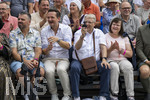 28.06.2026,  Frundsbergfest Mindelheim 2026, ein bekanntes Historisches-Fest im Unterallgäu mit tausenden Mitwirkenden. Die Kreisstadt Mindelheim kehrt für eine Woche ins Mittelalter zurück und feiert ihre historische Geschichte. Am heutigen Sonntag zieht sich der Historische Festzug durch die geschmückte Altstatdt. Ehrengäste an der Tribüne,   Peter Wachler (MdL), Stefan Winter (Ex-Bürgermeister Mindelheim).