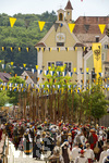28.06.2026,  Frundsbergfest Mindelheim 2026, ein bekanntes Historisches-Fest im Unterallgäu mit tausenden Mitwirkenden. Die Kreisstadt Mindelheim kehrt für eine Woche ins Mittelalter zurück und feiert ihre historische Geschichte. Am heutigen Sonntag zieht sich der Historische Festzug durch die geschmückte Altstatdt.  