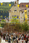 28.06.2026,  Frundsbergfest Mindelheim 2026, ein bekanntes Historisches-Fest im Unterallgäu mit tausenden Mitwirkenden. Die Kreisstadt Mindelheim kehrt für eine Woche ins Mittelalter zurück und feiert ihre historische Geschichte. Am heutigen Sonntag zieht sich der Historische Festzug durch die geschmückte Altstatdt.  