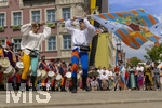 28.06.2026,  Frundsbergfest Mindelheim 2026, ein bekanntes Historisches-Fest im Unterallgäu mit tausenden Mitwirkenden. Die Kreisstadt Mindelheim kehrt für eine Woche ins Mittelalter zurück und feiert ihre historische Geschichte. Am heutigen Sonntag zieht sich der Historische Festzug durch die geschmückte Altstatdt.  Fahnenschwinger Sbandieratori Sansepolcro, aus Italien am Marienplatz