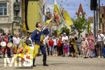 28.06.2026,  Frundsbergfest Mindelheim 2026, ein bekanntes Historisches-Fest im Unterallgäu mit tausenden Mitwirkenden. Die Kreisstadt Mindelheim kehrt für eine Woche ins Mittelalter zurück und feiert ihre historische Geschichte. Am heutigen Sonntag zieht sich der Historische Festzug durch die geschmückte Altstatdt.  Fahnenschwinger Sbandieratori Sansepolcro, aus Italien am Marienplatz