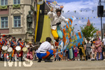 28.06.2026,  Frundsbergfest Mindelheim 2026, ein bekanntes Historisches-Fest im Unterallgäu mit tausenden Mitwirkenden. Die Kreisstadt Mindelheim kehrt für eine Woche ins Mittelalter zurück und feiert ihre historische Geschichte. Am heutigen Sonntag zieht sich der Historische Festzug durch die geschmückte Altstatdt.  Fahnenschwinger Sbandieratori Sansepolcro, aus Italien am Marienplatz