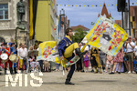 28.06.2026,  Frundsbergfest Mindelheim 2026, ein bekanntes Historisches-Fest im Unterallgäu mit tausenden Mitwirkenden. Die Kreisstadt Mindelheim kehrt für eine Woche ins Mittelalter zurück und feiert ihre historische Geschichte. Am heutigen Sonntag zieht sich der Historische Festzug durch die geschmückte Altstatdt.  Fahnenschwinger Sbandieratori Sansepolcro, aus Italien am Marienplatz