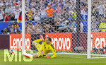 29.06.2026, Fussball Weltmeisterschaft 2026 in den USA, Sechzehntelfinale, Deutschland - Paraguay, im Gillette Stadium (Boston (Foxborough)), Elfmeterschiessen nach Verlängerung, Torwart Manuel Neuer (Deutschland) kann den Elfmeter nicht halten und dem Ball nur hinterherschauen.


