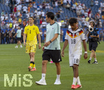 29.06.2026, Fussball Weltmeisterschaft 2026 in den USA, Sechzehntelfinale, Deutschland - Paraguay, im Gillette Stadium (Boston (Foxborough)), Die Deutsche Mannschaft ist im Elfmeterschiessen aus dem Turnier geflogen. li: Torwart Manuel Neuer (Deutschland) enttäuschter Abgang.


