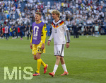 29.06.2026, Fussball Weltmeisterschaft 2026 in den USA, Sechzehntelfinale, Deutschland - Paraguay, im Gillette Stadium (Boston (Foxborough)), Die Deutsche Mannschaft ist im Elfmeterschiessen aus dem Turnier geflogen. v.li: Torwart Alexander Nübel (Deutschland), Nick Woltemade (Deutschland) enttäuschter Abgang.



