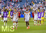 29.06.2026, Fussball Weltmeisterschaft 2026 in den USA, Sechzehntelfinale, Deutschland - Paraguay, im Gillette Stadium (Boston (Foxborough)), Die Deutsche Mannschaft ist im Elfmeterschiessen aus dem Turnier geflogen. Leon Goretzka (Deutschland), Jonathan Tah (Deutschland), frustrierter Abgang



