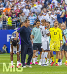 29.06.2026, Fussball Weltmeisterschaft 2026 in den USA, Sechzehntelfinale, Deutschland - Paraguay, im Gillette Stadium (Boston (Foxborough)), Die Deutsche Mannschaft ist im Elfmeterschiessen aus dem Turnier geflogen. Bundestrainer Julian Nagelsmann (Deutschland) tröstet seine Spieler, li: Nathaniel Brown (Deutschland), re: Malick Thiaw (Deutschland), Torwart Oliver Baumann (Deutschland) 


