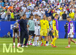 29.06.2026, Fussball Weltmeisterschaft 2026 in den USA, Sechzehntelfinale, Deutschland - Paraguay, im Gillette Stadium (Boston (Foxborough)), Die Deutsche Mannschaft ist im Elfmeterschiessen aus dem Turnier geflogen. Bundestrainer Julian Nagelsmann (2.v.li, Deutschland) tröstet seine Spieler, li: Nathaniel Brown (Deutschland), re: Malick Thiaw (Deutschland), Torwart Oliver Baumann (Deutschland), Torwart Alexander Nübel (Deutschland), Deniz Undav (Deutschland) 

