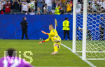 29.06.2026, Fussball Weltmeisterschaft 2026 in den USA, Sechzehntelfinale, Deutschland - Paraguay, im Gillette Stadium (Boston (Foxborough)), Elfmeterschiessen nach Verlängerung, Torwart Manuel Neuer (Deutschland) kann den Elfmeter nicht halten und dem Ball nur hinterherschauen.


