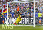29.06.2026, Fussball Weltmeisterschaft 2026 in den USA, Sechzehntelfinale, Deutschland - Paraguay, im Gillette Stadium (Boston (Foxborough)), Elfmeterschiessen nach Verlängerung, Torwart Manuel Neuer (Deutschland) wirft sich vergeblich in den Schuss.



