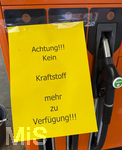 30.06.2026,  Bad Wörishofen in Bayern, kurzfristiger Spritmangel an Tankstellen wegen des auslaufens des Tankrabatts der Bundesregierung am 1.7.2026.  Hier an einer Freien V-Markt-Tankstelle in Bad Wörishofen (Unterallgäu) hängen Schilder für die Kunden, Kein Kraftstoff mehr zur Verfügung. Weil viele Autofahrer noch die günstigen Preise bis Mitternacht ausnutzen wollten, sind die Tanks leergekauft.