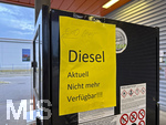 30.06.2026,  Bad Wörishofen in Bayern, kurzfristiger Spritmangel an Tankstellen wegen des auslaufens des Tankrabatts der Bundesregierung am 1.7.2026.  Hier an einer Freien V-Markt-Tankstelle in Bad Wörishofen (Unterallgäu) hängen Schilder für die Kunden, DIESEL aktell nicht mehr verfügbar. E10 Leer. Weil viele Autofahrer noch die günstigen Preise bis Mitternacht ausnutzen wollten, sind die Tanks leergekauft.
