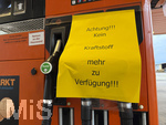 30.06.2026,  Bad Wörishofen in Bayern, kurzfristiger Spritmangel an Tankstellen wegen des auslaufens des Tankrabatts der Bundesregierung am 1.7.2026.  Hier an einer Freien V-Markt-Tankstelle in Bad Wörishofen (Unterallgäu) hängen Schilder für die Kunden, Kein Kraftstoff mehr zur Verfügung. Weil viele Autofahrer noch die günstigen Preise bis Mitternacht ausnutzen wollten, sind die Tanks leergekauft.