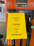 30.06.2026,  Bad Wörishofen in Bayern, kurzfristiger Spritmangel an Tankstellen wegen des auslaufens des Tankrabatts der Bundesregierung am 1.7.2026.  Hier an einer Freien V-Markt-Tankstelle in Bad Wörishofen (Unterallgäu) hängen Schilder für die Kunden, Kein Kraftstoff mehr zur Verfügung. Weil viele Autofahrer noch die günstigen Preise bis Mitternacht ausnutzen wollten, sind die Tanks leergekauft.