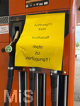 30.06.2026,  Bad Wörishofen in Bayern, kurzfristiger Spritmangel an Tankstellen wegen des auslaufens des Tankrabatts der Bundesregierung am 1.7.2026.  Hier an einer Freien V-Markt-Tankstelle in Bad Wörishofen (Unterallgäu) hängen Schilder für die Kunden, Kein Kraftstoff mehr zur Verfügung. Weil viele Autofahrer noch die günstigen Preise bis Mitternacht ausnutzen wollten, sind die Tanks leergekauft.