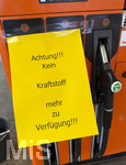 30.06.2026,  Bad Wörishofen in Bayern, kurzfristiger Spritmangel an Tankstellen wegen des auslaufens des Tankrabatts der Bundesregierung am 1.7.2026.  Hier an einer Freien V-Markt-Tankstelle in Bad Wörishofen (Unterallgäu) hängen Schilder für die Kunden, Kein Kraftstoff mehr zur Verfügung. Weil viele Autofahrer noch die günstigen Preise bis Mitternacht ausnutzen wollten, sind die Tanks leergekauft.
