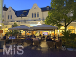 04.07.2026,  Bad Wörishofen im Unterallgäu: Denkmalplatz mit dem Vietnamesischen Restaurant Mei Mei.  Public-Viewing, die Gäste schauen die WM 2026 auf der Terasse 