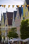 03.07.2026,  Frundsbergfest Mindelheim 2026, Historisches-Fest im Unterallgäu mit tausenden Mitwirkenden. Die Kreisstadt Mindelheim kehrt für eine Woche ins Mittelalter zurück um ihre historische Geschichte zu feiern. Hausfassaden in der Maximilianstrasse 
