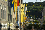 03.07.2026,  Frundsbergfest Mindelheim 2026, Historisches-Fest im Unterallgäu mit tausenden Mitwirkenden. Die Kreisstadt Mindelheim kehrt für eine Woche ins Mittelalter zurück um ihre historische Geschichte zu feiern. Hausfassaden in der Maximilianstrasse 