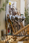 03.07.2026,  Frundsbergfest Mindelheim 2026, Historisches-Fest im Unterallgäu mit tausenden Mitwirkenden. Die Kreisstadt Mindelheim kehrt für eine Woche ins Mittelalter zurück um ihre historische Geschichte zu feiern. Blechhelme und Helebarden lehnen an der Wand 