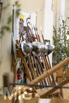 03.07.2026,  Frundsbergfest Mindelheim 2026, Historisches-Fest im Unterallgäu mit tausenden Mitwirkenden. Die Kreisstadt Mindelheim kehrt für eine Woche ins Mittelalter zurück um ihre historische Geschichte zu feiern. Blechhelme und Helebarden lehnen an der Wand 