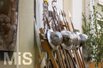 03.07.2026,  Frundsbergfest Mindelheim 2026, Historisches-Fest im Unterallgäu mit tausenden Mitwirkenden. Die Kreisstadt Mindelheim kehrt für eine Woche ins Mittelalter zurück um ihre historische Geschichte zu feiern. Blechhelme und Helebarden lehnen an der Wand 