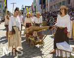 04.07.2026,  Frundsbergfest Mindelheim 2026, Historisches-Fest im Unterallgäu mit tausenden Mitwirkenden. Die Kreisstadt Mindelheim kehrt für eine Woche ins Mittelalter zurück und feiert ihre historische Geschichte. Einzug der Bauern zum Bauernmarkt 
