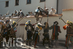 04.07.2026,  Frundsbergfest Mindelheim 2026, Historisches-Fest im Unterallgäu mit tausenden Mitwirkenden. Die Kreisstadt Mindelheim kehrt für eine Woche ins Mittelalter zurück und feiert ihre historische Geschichte.  Schauspiel MEHR SOLD MUSS HER am Stadtgraben, Landknechte stürmen die Mauern der Stadt. 