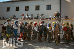 04.07.2026,  Frundsbergfest Mindelheim 2026, Historisches-Fest im Unterallgäu mit tausenden Mitwirkenden. Die Kreisstadt Mindelheim kehrt für eine Woche ins Mittelalter zurück und feiert ihre historische Geschichte.  Schauspiel MEHR SOLD MUSS HER am Stadtgraben, Landknechte stürmen die Mauern der Stadt. 