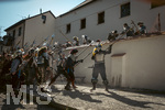 04.07.2026,  Frundsbergfest Mindelheim 2026, Historisches-Fest im Unterallgäu mit tausenden Mitwirkenden. Die Kreisstadt Mindelheim kehrt für eine Woche ins Mittelalter zurück und feiert ihre historische Geschichte.  Schauspiel MEHR SOLD MUSS HER am Stadtgraben, Landknechte stürmen die Mauern der Stadt. 