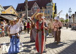 04.07.2026,  Frundsbergfest Mindelheim 2026, Historisches-Fest im Unterallgäu mit tausenden Mitwirkenden. Die Kreisstadt Mindelheim kehrt für eine Woche ins Mittelalter zurück und feiert ihre historische Geschichte. Einzug der Bauern zum Bauernmarkt.