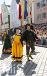 04.07.2026,  Frundsbergfest Mindelheim 2026, Historisches-Fest im Unterallgäu mit tausenden Mitwirkenden. Die Kreisstadt Mindelheim kehrt für eine Woche ins Mittelalter zurück und feiert ihre historische Geschichte. Einzug der Bauern zum Bauernmarkt. Hier das Ehepaar Frundsberg, mit Ritter Georg von Frundsberg mit Frau Anna von Lodron.