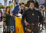 04.07.2026,  Frundsbergfest Mindelheim 2026, Historisches-Fest im Unterallgäu mit tausenden Mitwirkenden. Die Kreisstadt Mindelheim kehrt für eine Woche ins Mittelalter zurück und feiert ihre historische Geschichte. Einzug der Bauern zum Bauernmarkt. Hier das Ehepaar Frundsberg, mit Ritter Georg von Frundsberg mit Frau Anna von Lodron. 